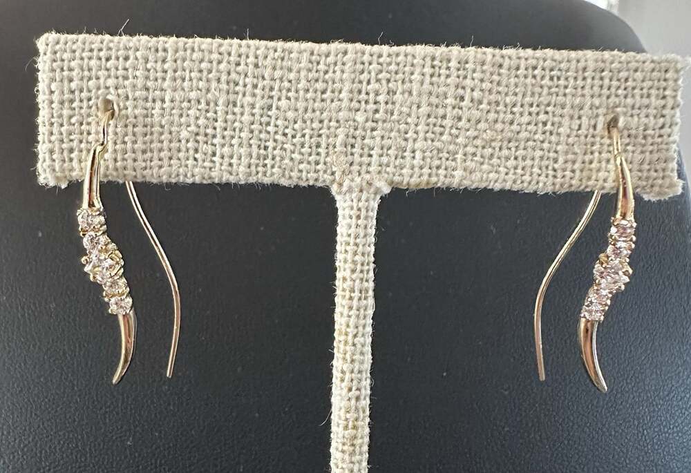 14k Gold Threader Drop Ear Pin Earrings Stunning!